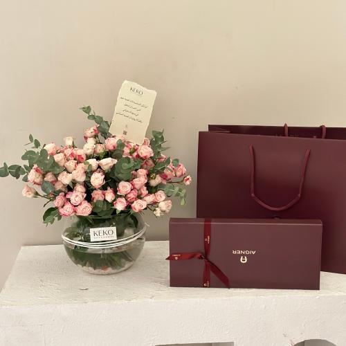 شماغ اقنر مع فازة ورد