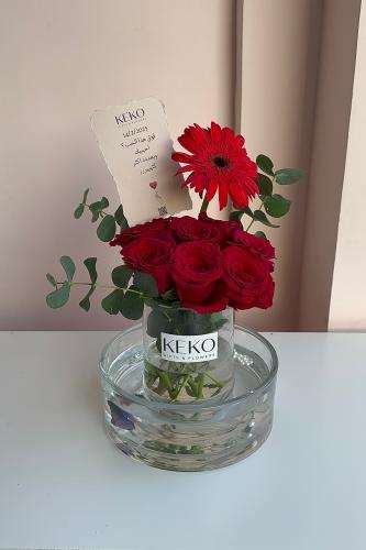 فايتر - سمكة ليوم الحب مع فازة انيقة