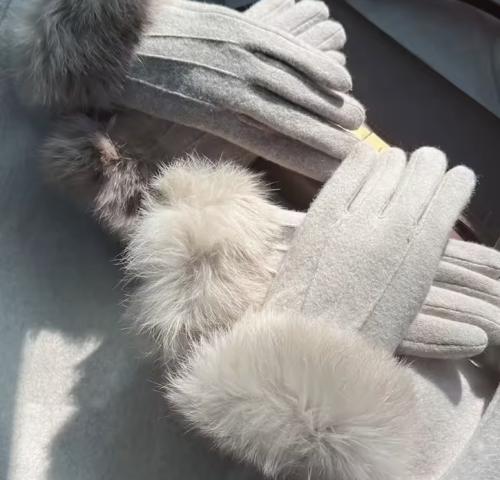 Off White Gloves
