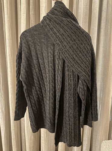 Free size grey sweater with a scarf