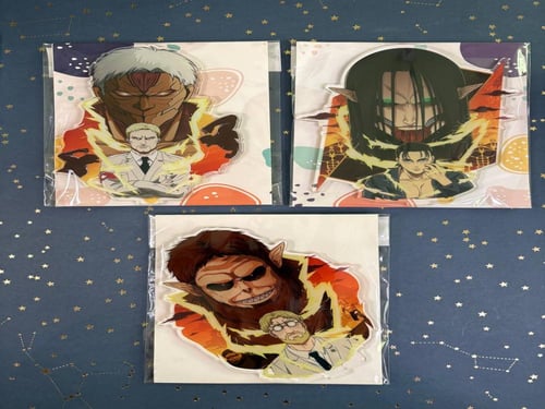 مجلة اتاك اون تايتن مع بوسترات وستاندات اكرلك مرفق...