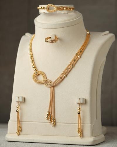 ‏طقم ذهب عيار 21