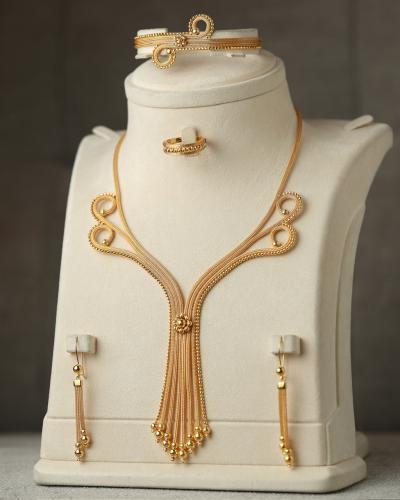 ‏طقم ذهب عيار 21