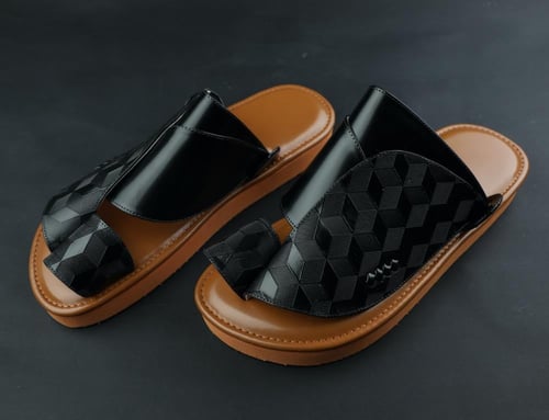 حذاء طبي رجالي اسود نقش / بني