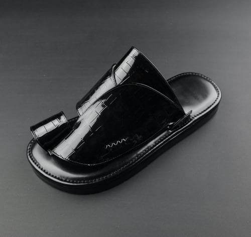 حذاء رجالي لون اسود ملكي لماع ارضية تلبيسه