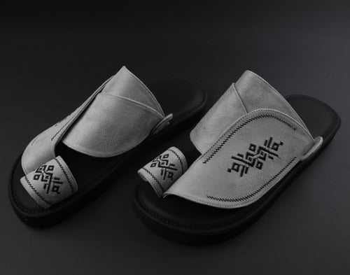 حذاء طبي لون رصاصي مخمل نقش سدو