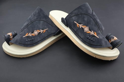 حذاء طبي سكيتشرز لون كحلي مطفي / كريمي