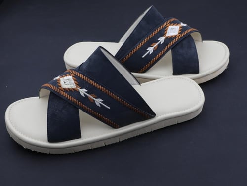 حذاء طبي سكيتشرز بدون اصبع لون كحلي مطفي