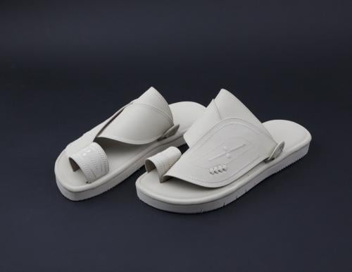 حذاء طبي سكيتشرز كريمي