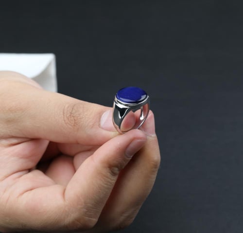 خاتم ملكي لون كحلي حجر دائري بارز فضة عيار 925