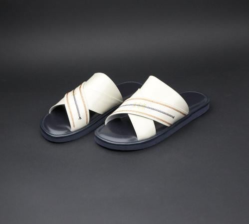 حذاء طبي سكيتشرز بدون اصبع لون كريمي