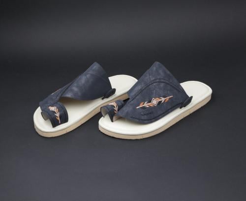 حذاء طبي سكيتشرز لون كحلي مطفي / كريمي