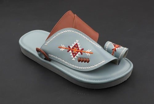 حذاء طبي سكيتشرز لون بحري / بني