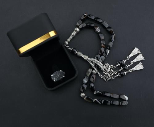 سبحه عقيق مع خاتم انياب اسود معرق