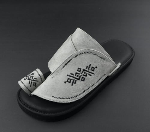 حذاء طبي لون رصاصي مخمل نقش سدو