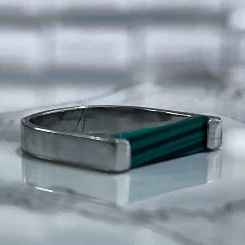 خاتم ملكي مستطيل اخضر واسود