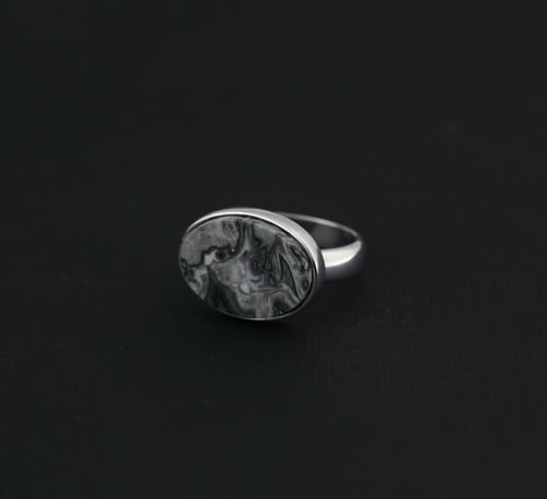 خاتم ملكي رصاصي مموج فضة عيار 925