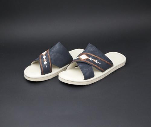 حذاء طبي سكيتشرز بدون اصبع لون كحلي مطفي