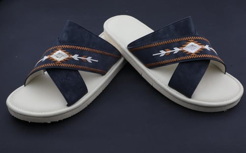 حذاء طبي سكيتشرز بدون اصبع لون كحلي مطفي