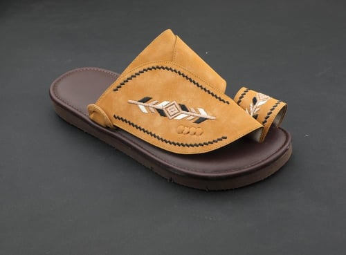 حذاء طبي سكيتشرز لون عسلي مطفي / بني غامق