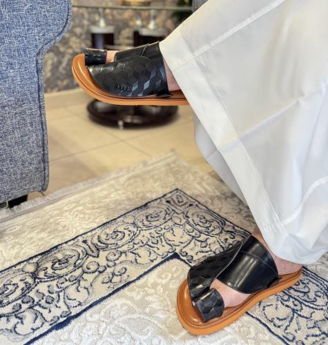 حذاء طبي رجالي اسود نقش / بني