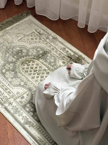 طقم صلاة اخضر فاتح - سحاب