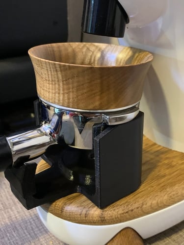 حامل البورتافلتر للميزان وطاحونة نيش ويوريكا بنفس...