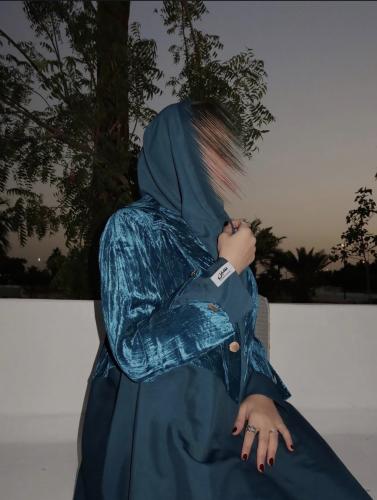 عبايه تركواز نص مخمل نص تفته
