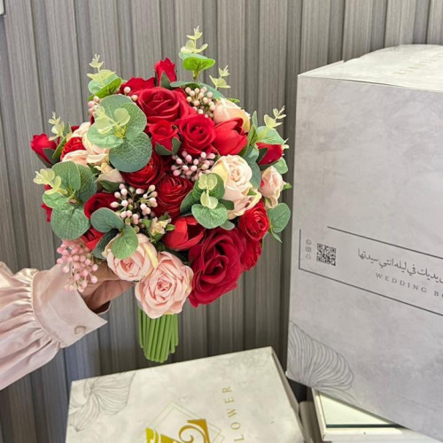 مسكة عروس باللون الاحمر