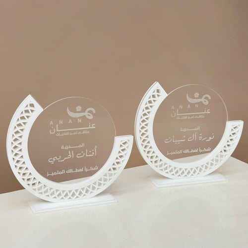 ( 10 ) دروع تكريم فاخرة