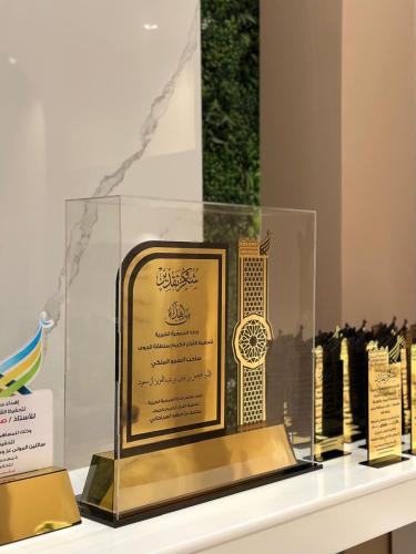 الدرع الملكي الفاخر