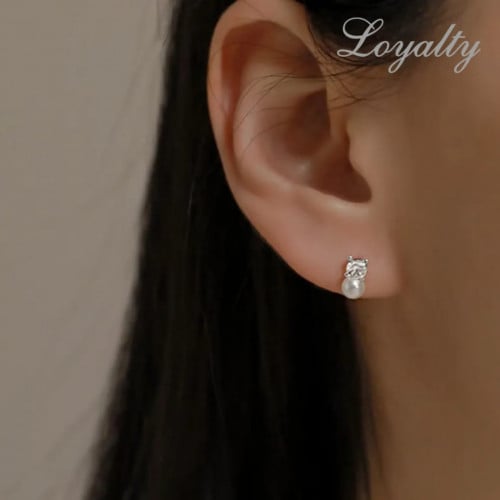 حلق فضه عيار 925 مطلي مزين بفص الزركون الامع والول...