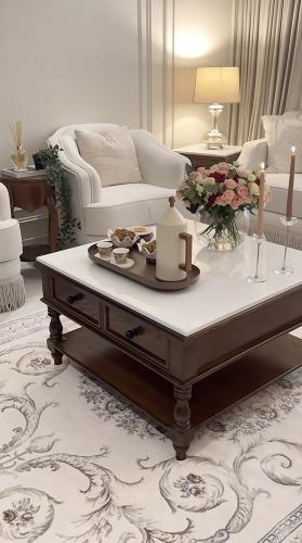 طاولة قهوة 90*90 سم ، ارتفاع 50 سم ، سطح رخام صناع...