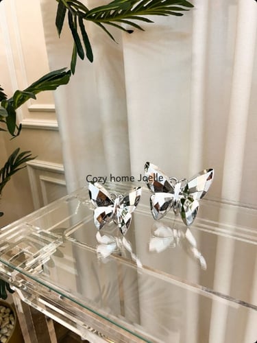 تحفة فراشة لون فضي