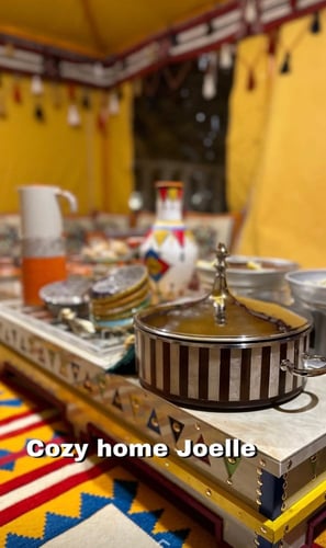 طقم طاولة ارضيه تراثية مع 6 طاولة خدمه