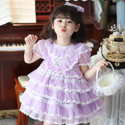 فستان بتصميم اسباني لوليتا