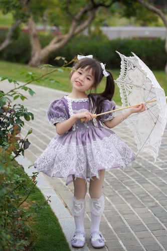 فستان بتصميم اسباني لوليتا