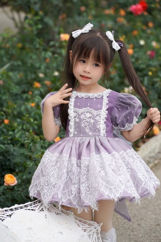 فستان بتصميم اسباني لوليتا