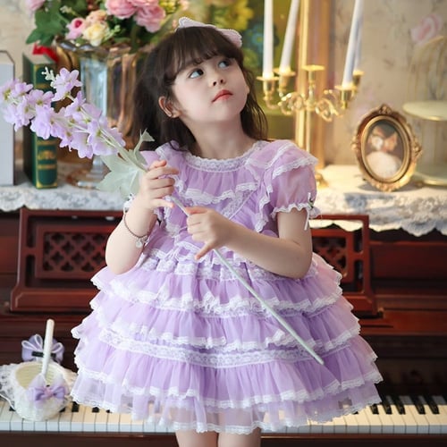 فستان بتصميم اسباني لوليتا