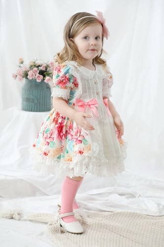 فستان بتصميم اسباني لوليتا