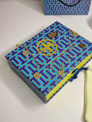 سلسال وحلق توري بورش بندنت