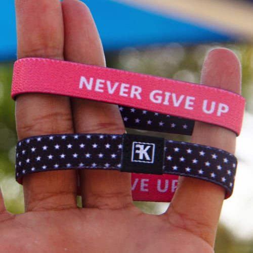 اسوارة NEVER GIVE UP