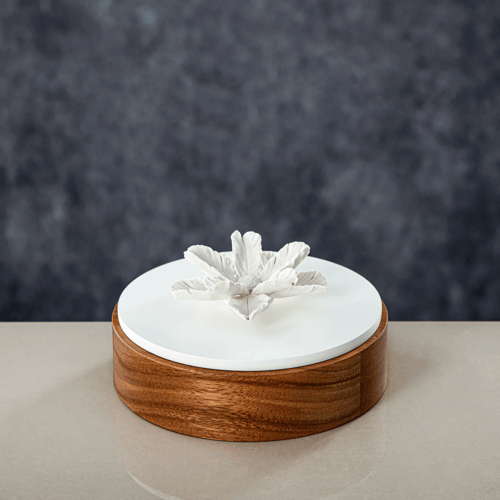 علبة حلويات دائرية من مجموعة فلورا