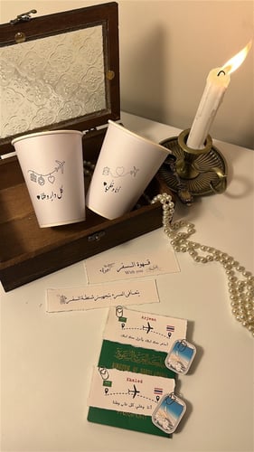 تفاصيل السفر تصميم أنيق مع أكواب