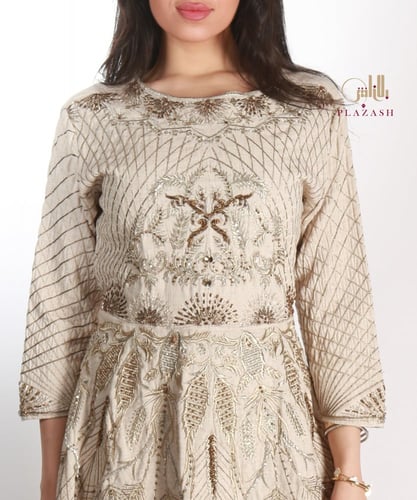 جلابية فاخرة مطرزة يدوياً