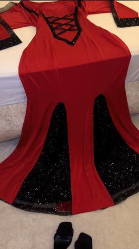 فستان العيد الاحمر