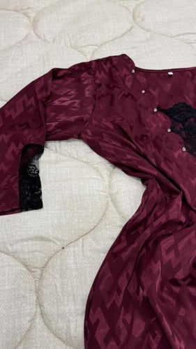 فستان حرير بتطريز