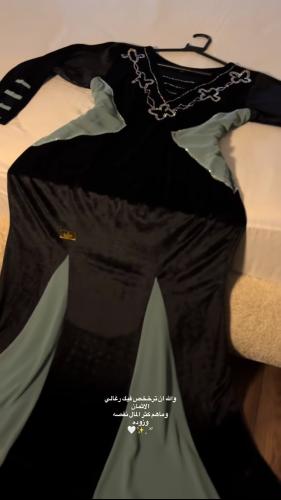فستان مخمل اسود