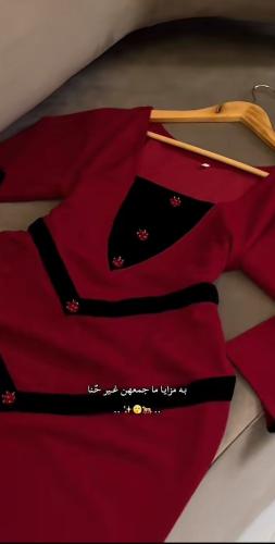 فستان احمر بتطريز مخمل