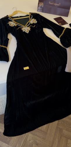 دراعه مخمل مع طرحه وربطة شعر